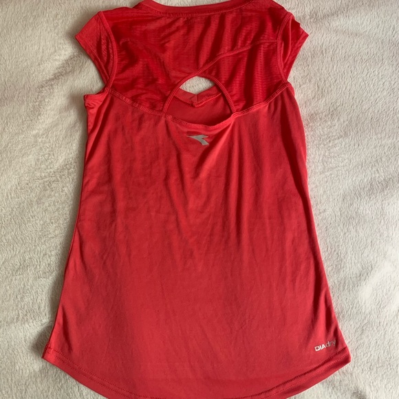 ⭐️2/25⭐️ Diadora Workout Shirt - Picture 2 of 2